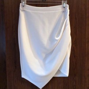 Asymmetrical white pleated midi skirt size SMALL